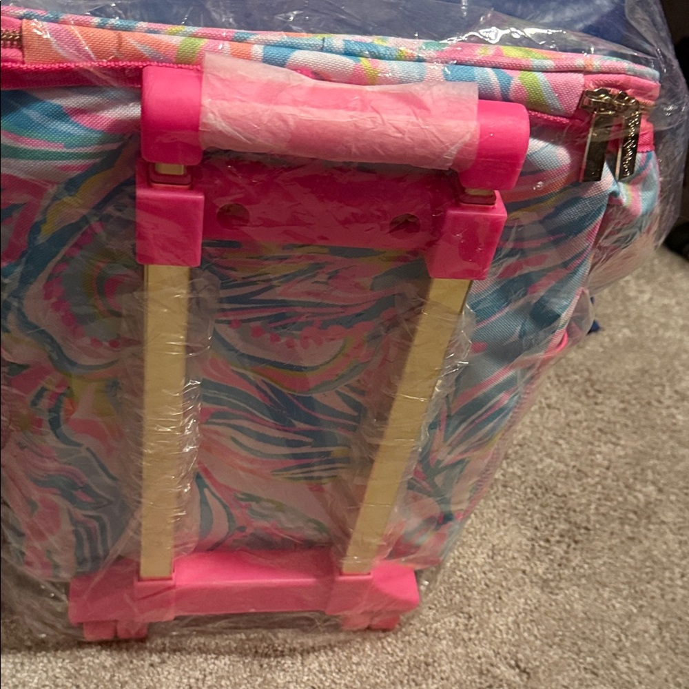 Lilly Pulitzer Pink and Blue Rolling Cooler in original packaging NWT Carnivale - Picture 13 of 13